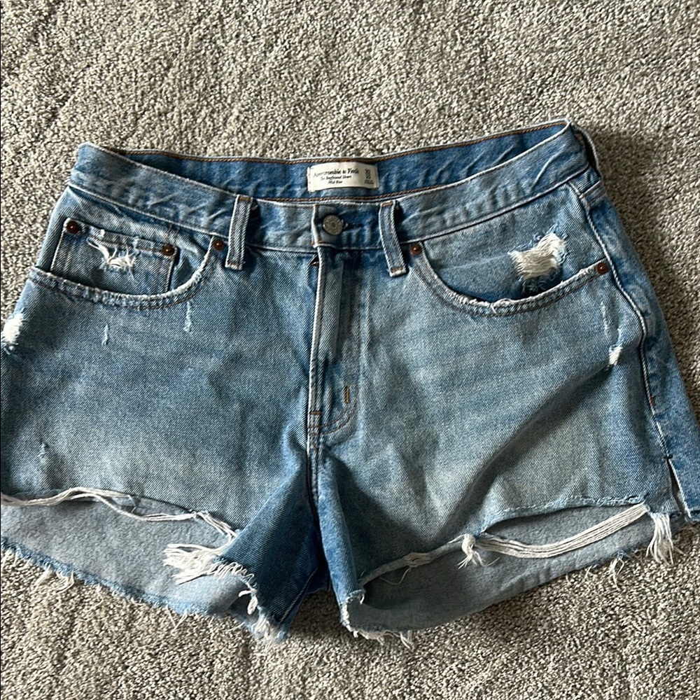 Euc super cute A&f the boyfriend denim shorts mid ride curve love